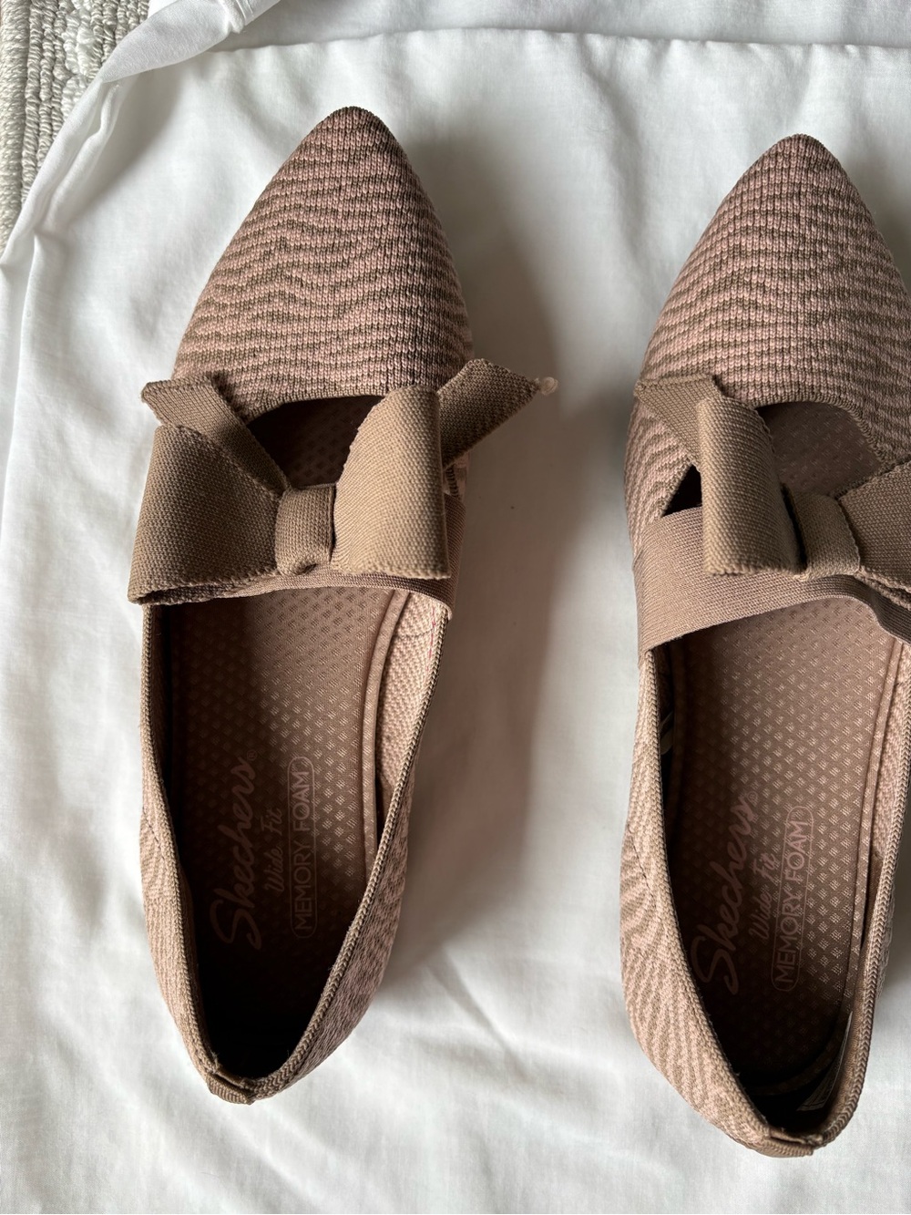 Skechers Women's Light Brown Pointed-Toe Bow Flats